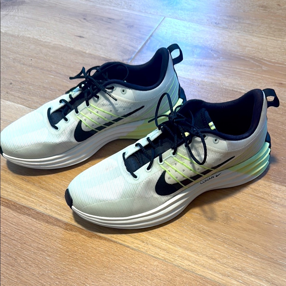 Nike Men’s Lunar Roam Size 12